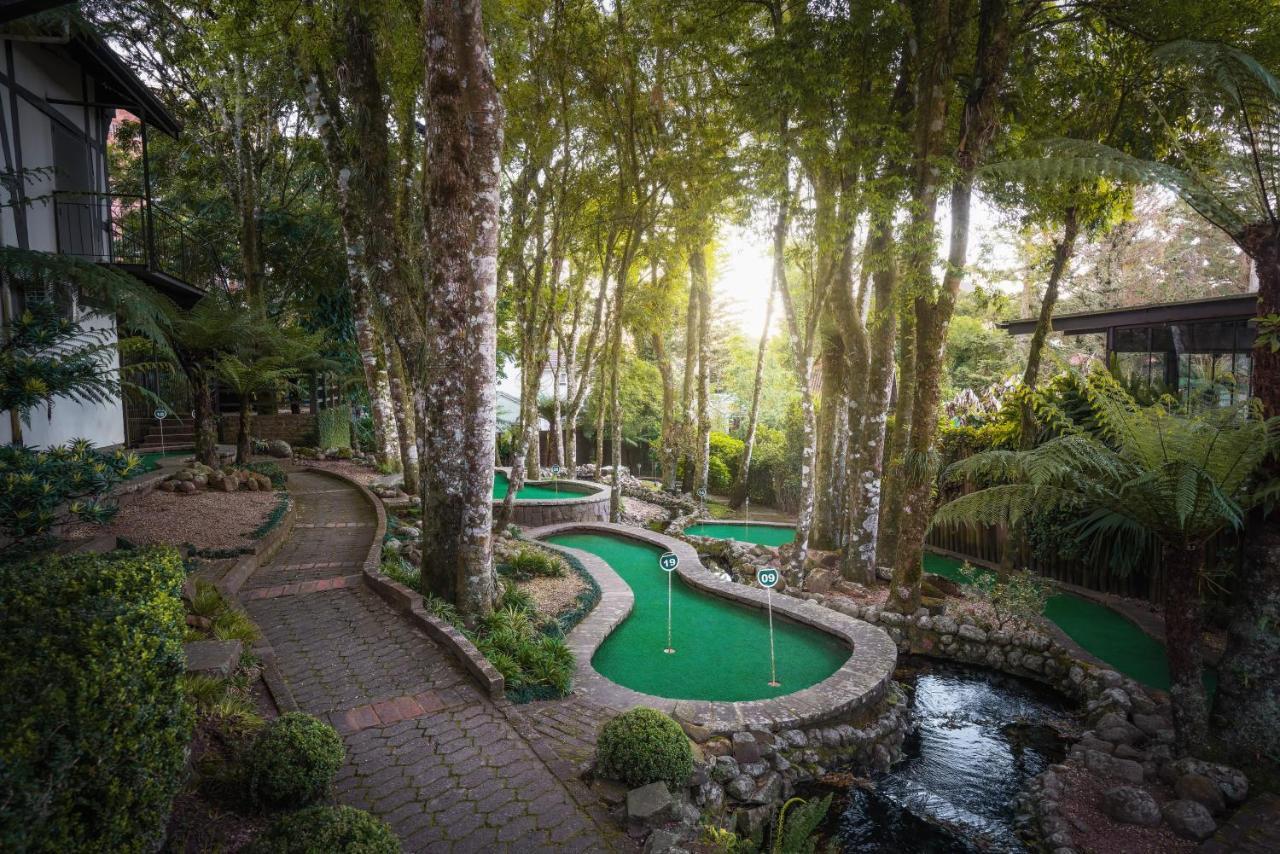 Bavaria Sport Hotel Gramado Esterno foto The golf course at the hotel